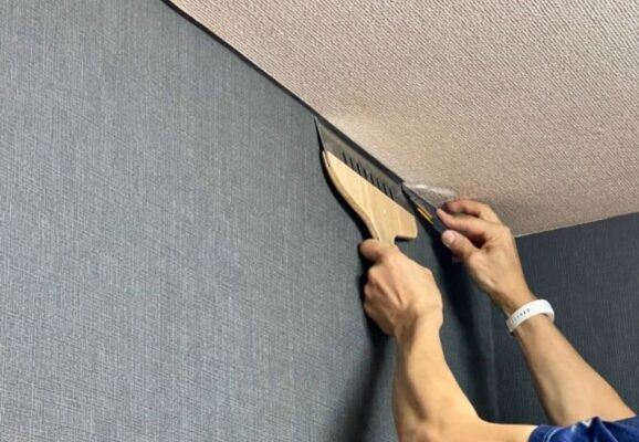 Thi công giấy dán tường cần đúng kỹ thuật để đảm bảo độ bền