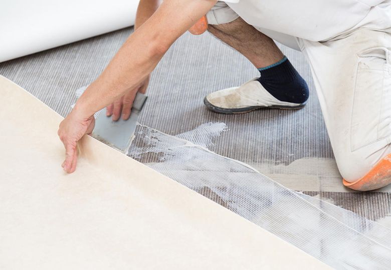 Cách tẩy keo dán sàn nhựa đúng chuẩn
