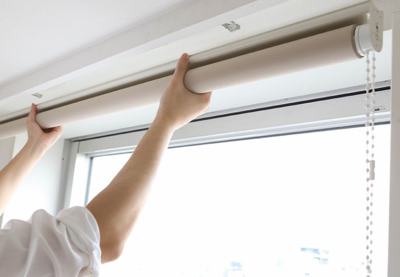 Cách tháo rèm cuốn