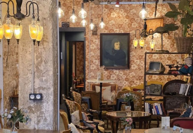 Giấy dán tường quán cafe