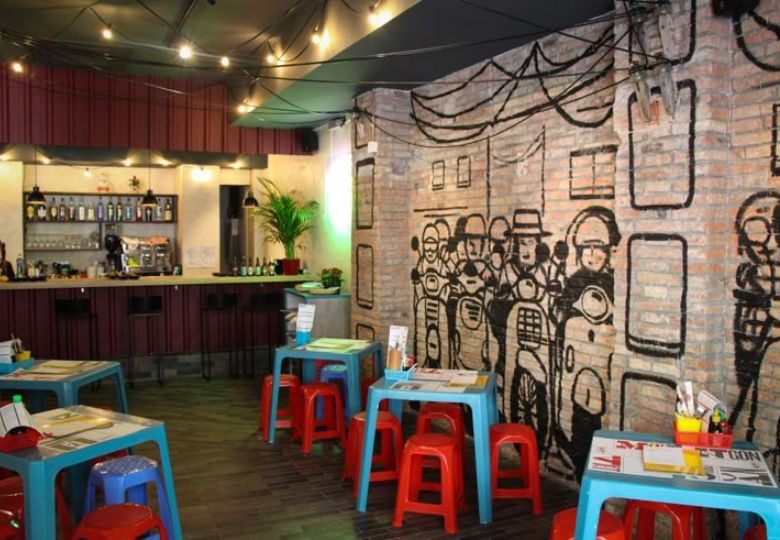 Thiết kế quán cafe nổi bật với giấy dán tường gạch 3D chân thực, sinh động