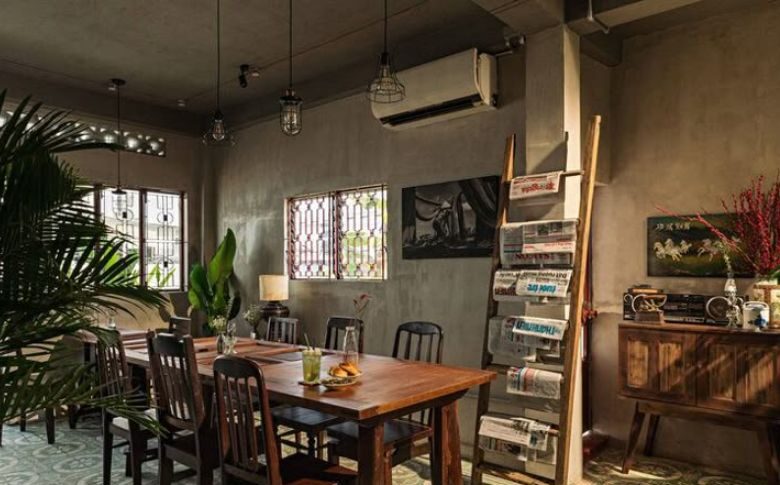 Giấy dán tường quán cafe phong cách tối giản với màu trơn trung tính