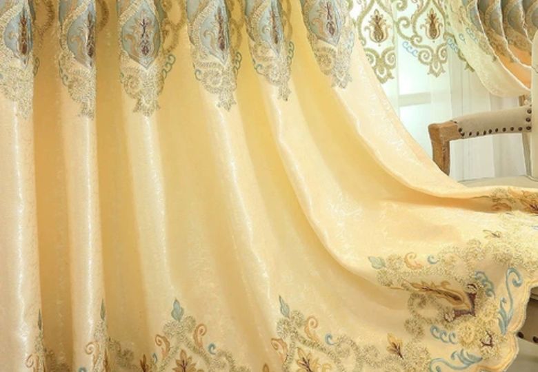 Mẫu rèm cửa màu vàng