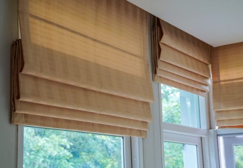 Rèm cửa kéo lên kéo xuống
