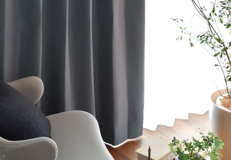 Rèm cửa màu xám đậm