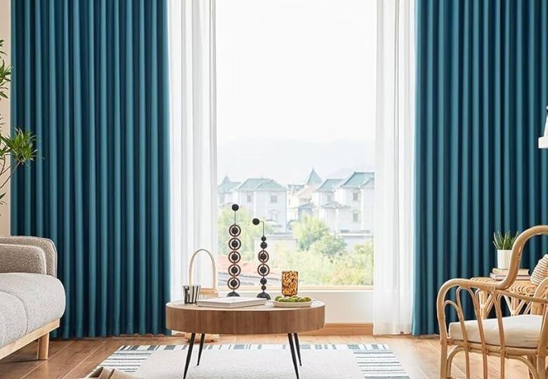 Rèm vải màu xanh ngọc