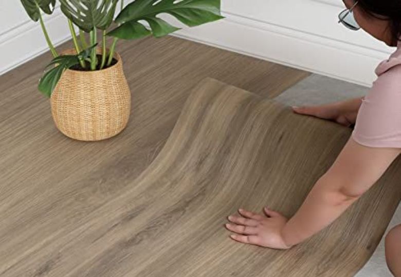 Có nên dùng sàn nhựa tự dính không