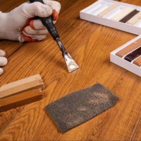 Hướng dẫn cách xử lý sàn nhựa bị xước đơn giản, nhanh chóng