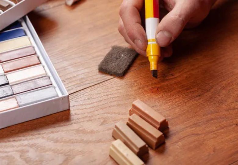 Xử lý sàn nhựa bị xước