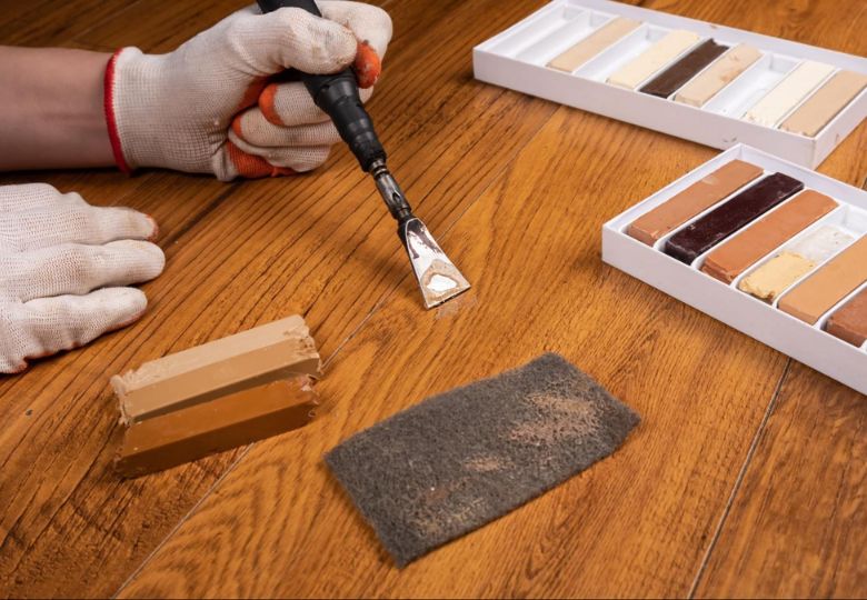 Hướng dẫn cách xử lý sàn nhựa bị xước đơn giản, nhanh chóng