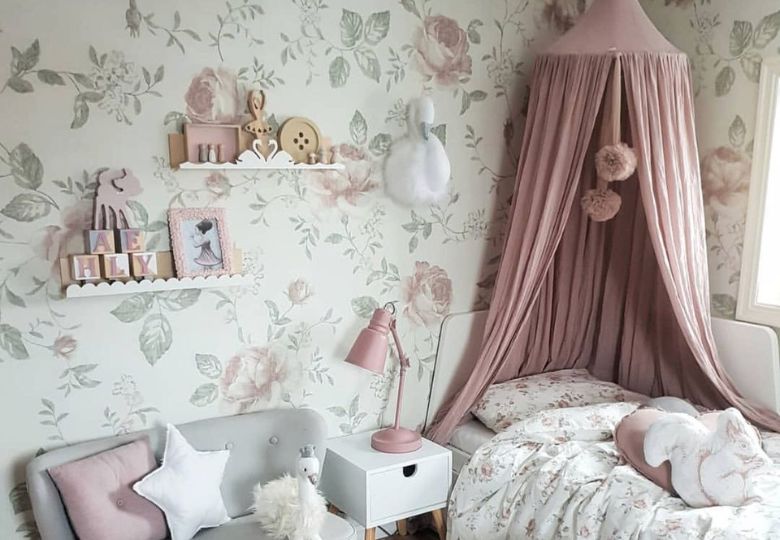 Giấy dán tường phòng ngủ bé gái