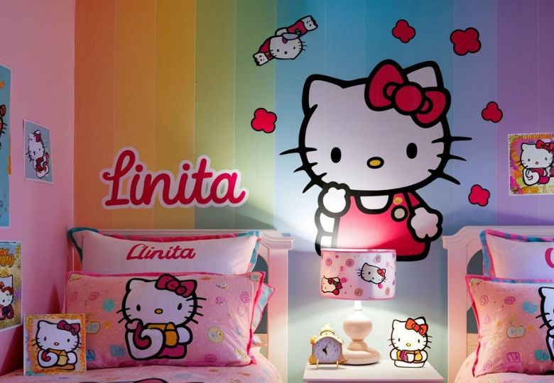Tường phòng bé trở nên sinh động, rực rỡ nhờ họa tiết Hello Kitty dễ thương
