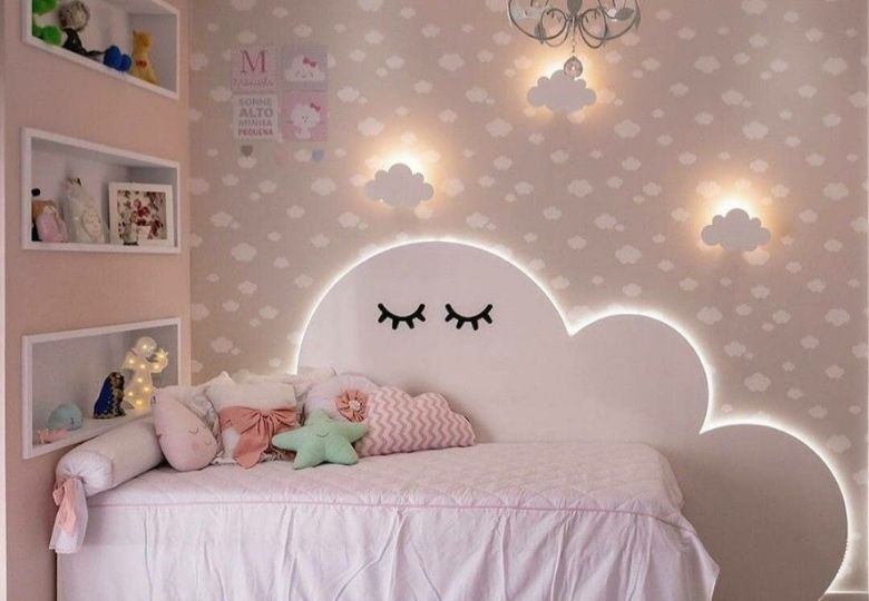 Họa tiết mây đơn giản mà tinh tế, gợi nên nét trong trẻo và hồn nhiên