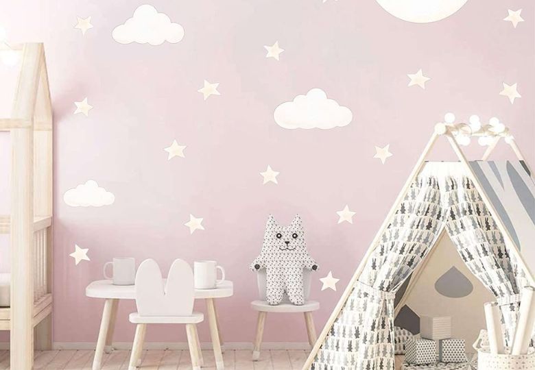 Góc trời bé xinh với ngôi sao lung linh và mây bồng bềnh
