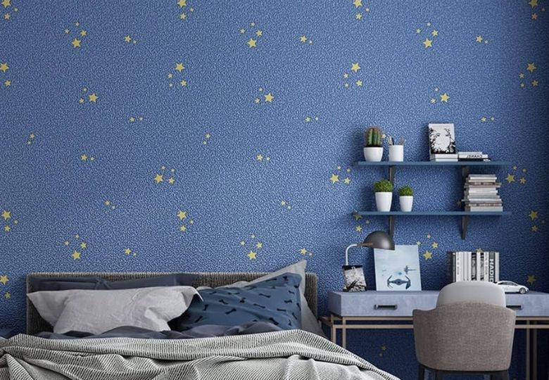 Mẫu giấy dán tường màu trung tính mang đến cảm giác yên tĩnh cho phòng bé