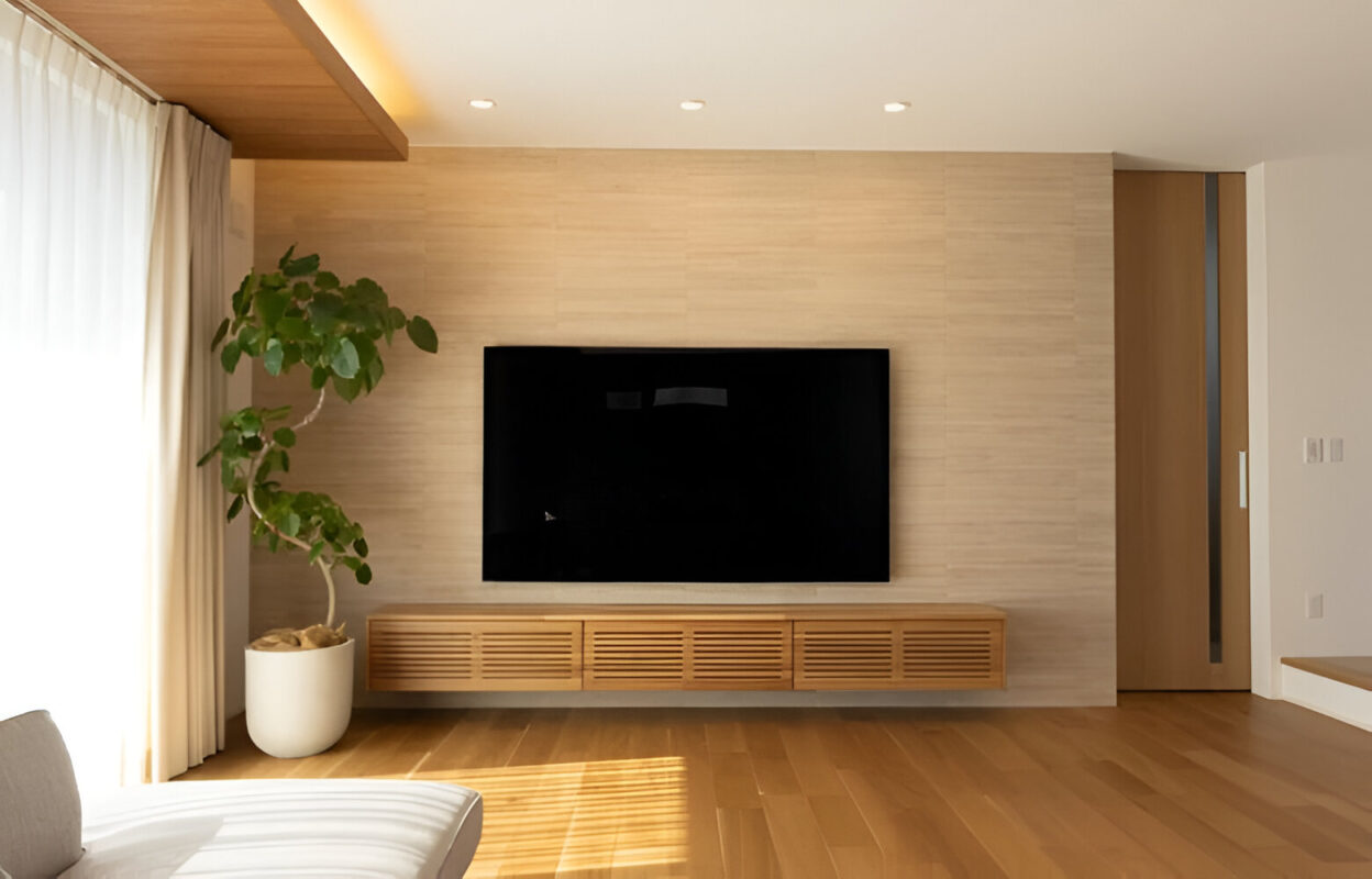Trang trí sau tivi bằng giấy dán giả gỗ đậm chất tối giản Nhật Bản