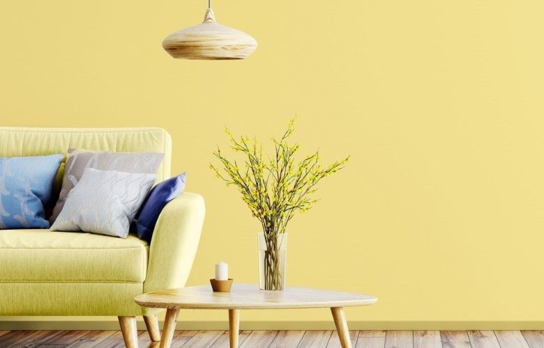 Giấy dán tường màu vàng đơn sắc, dễ phối đồ nội thất