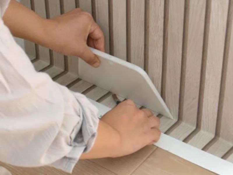 Cắt bỏ phần thừa ở phía dưới.