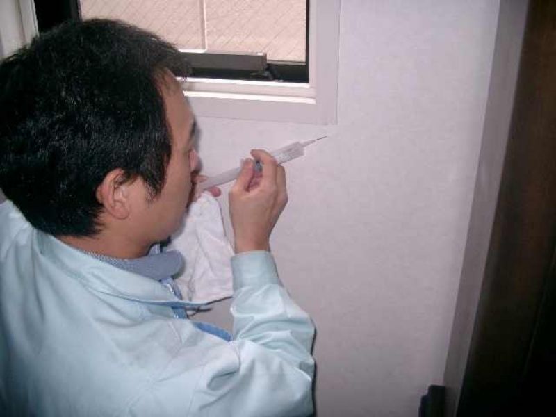 Hướng dẫn khắc phục giấy dán tường bị phồng, nổi bong bóng