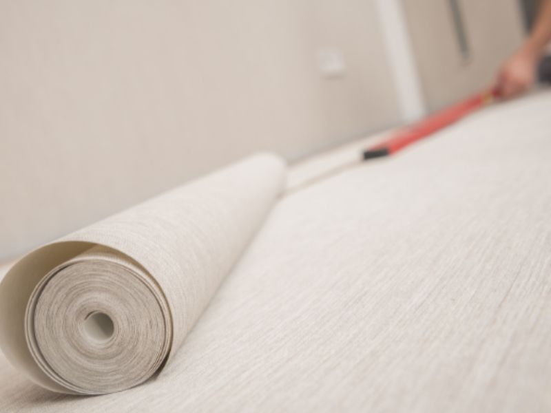 Giấy dán tường dán chồng lên nhau được không? Lưu ý sống còn