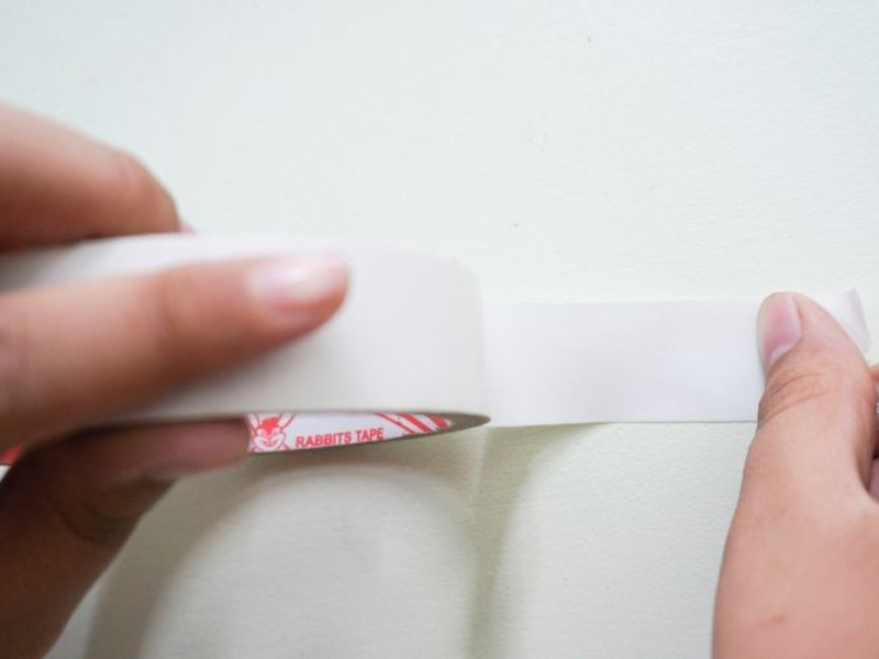 Sử dụng băng dính 2 mặt được nhiều người lựa chọn