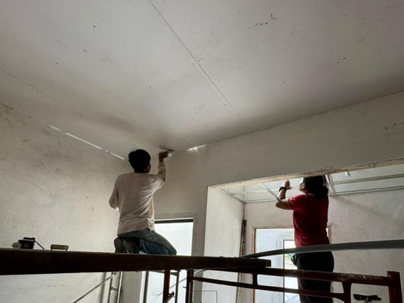 Tường sơn và tường bả nhẵn thích hợp để dán giấy dán tường